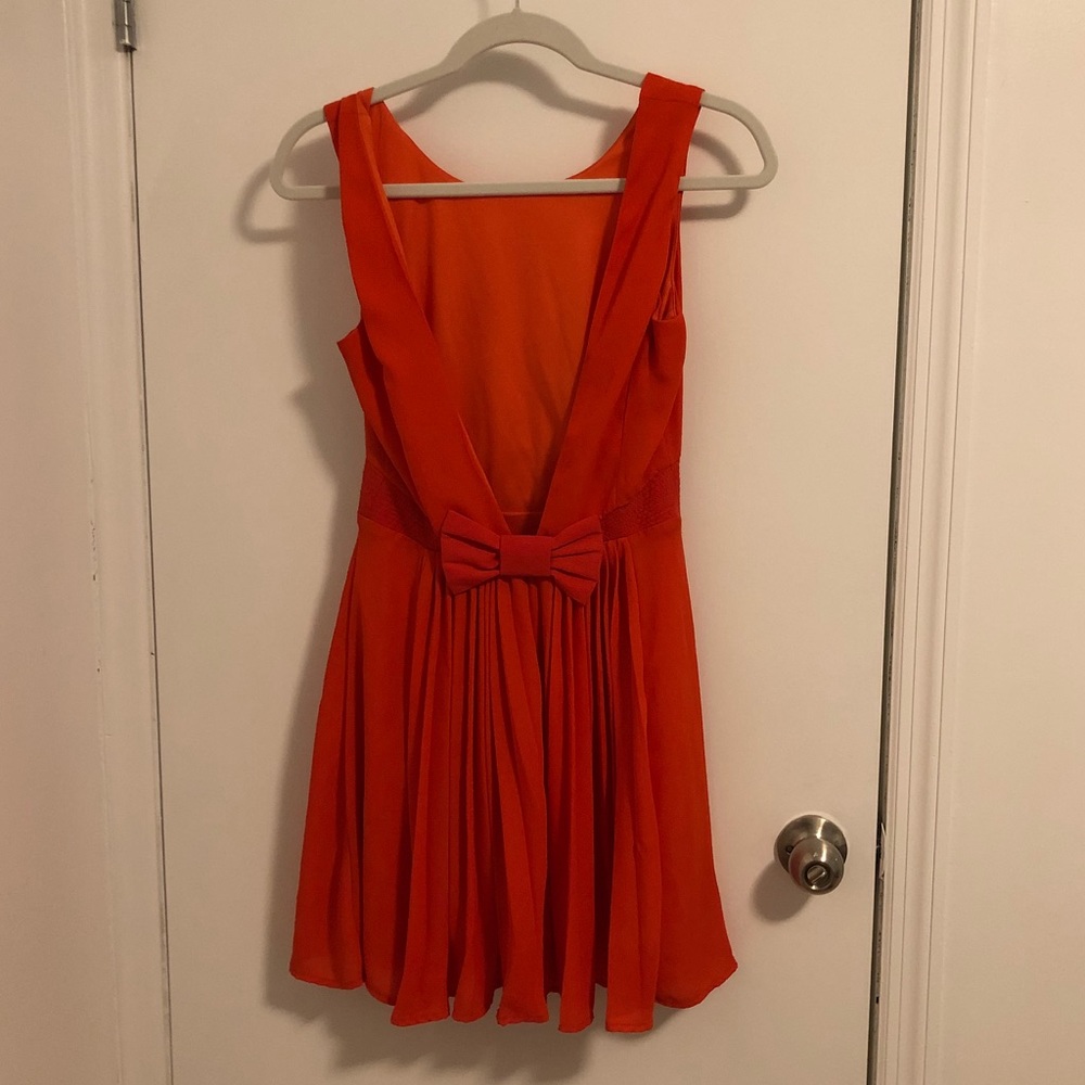 Backless dress